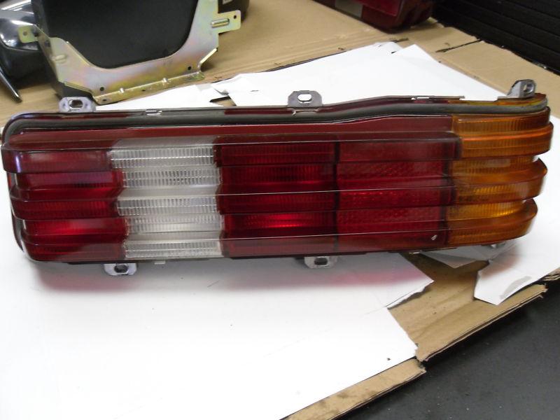 Genuine oem 77-85 mercedes-benz w123 240d 300d 280e 230e passenger tail light !!