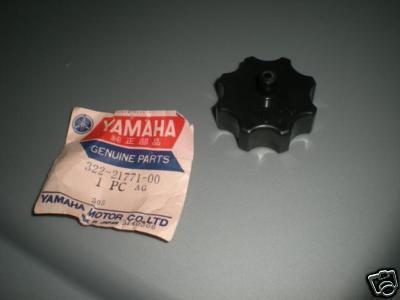 Nos yamaha cap body dt2mx rt2mx 322-21771-00