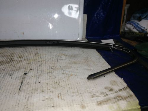 1999-2004  alero left rear door exterior trim glass seal and moulding