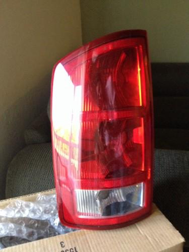 2002-2006 dodge pickup tail light.