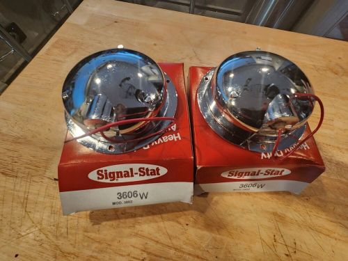 Pair nos signal stat 3602/3606w white round trailer marker light w/chrome trim