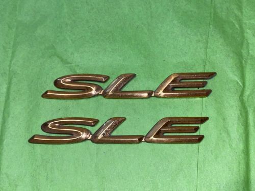 99-03 gold toyota solara sle rear trunk emblem set 75443-06100 used oem pair!