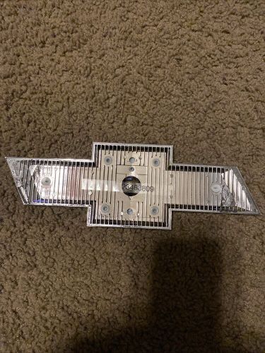 Genuine gm tailgate emblem 23463809