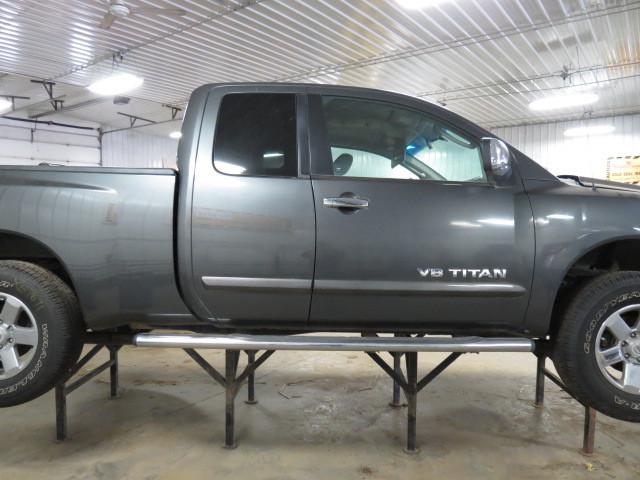 2006 nissan titan 40561 miles front door right