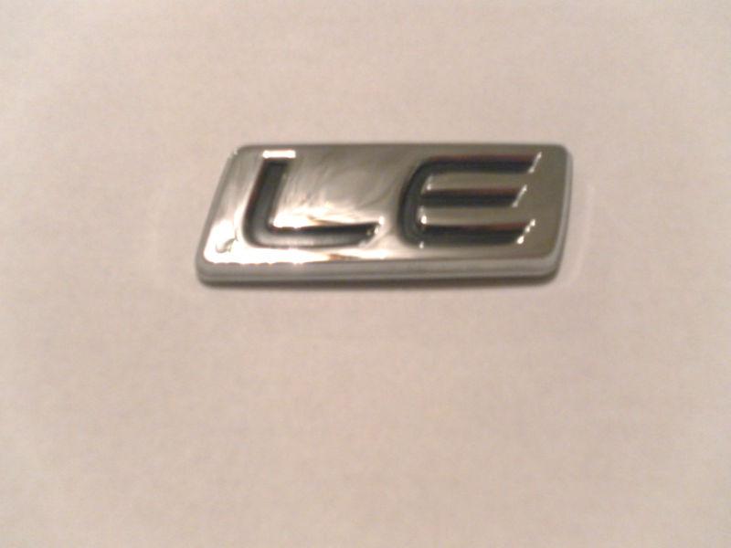 Toyota corolla le trunk emblem part# 75444-1a790