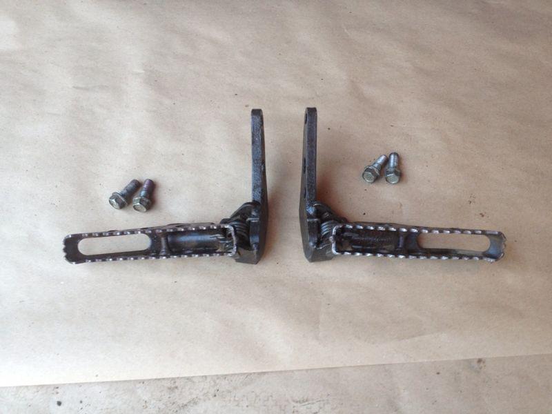 Oem 1984 honda 250r atc footpegs with mount bolts 1983 84 83 atc250r 250 r