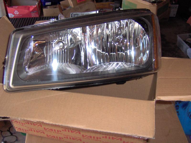 2003-07 chevy silverado driver side headlight brand new 