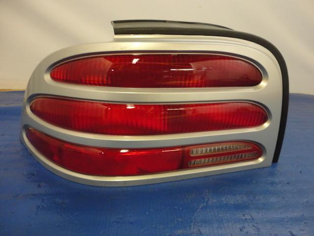 1994-1995 ford mustang tail light; left side  185402