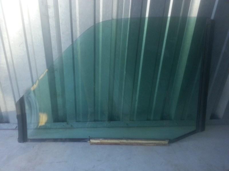 88-99 gmc chevy suburban front rh passenger door glass oem