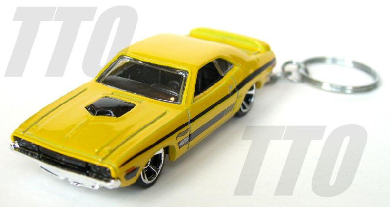 1971 dodge challenger keyring keychain fob yellow 426 muscle car key chain