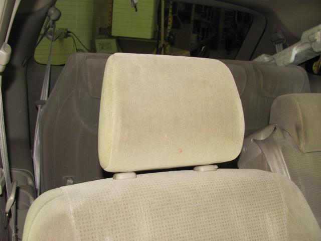 04 toyota sienna tan passenger middle headrest 3i7846 1508820