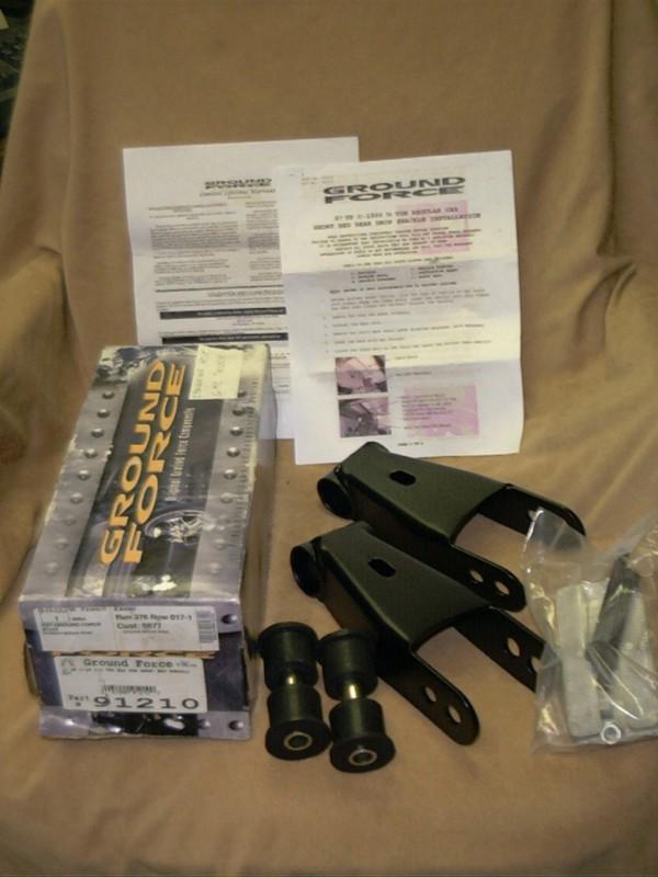 New ground force rear shackle kit #91210,1.5 in. drop, gm,chevy truck 2007-2012 