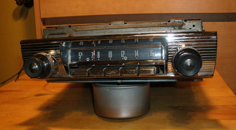 1956 ford fairlane town & country am radio nice case, good chrome, works