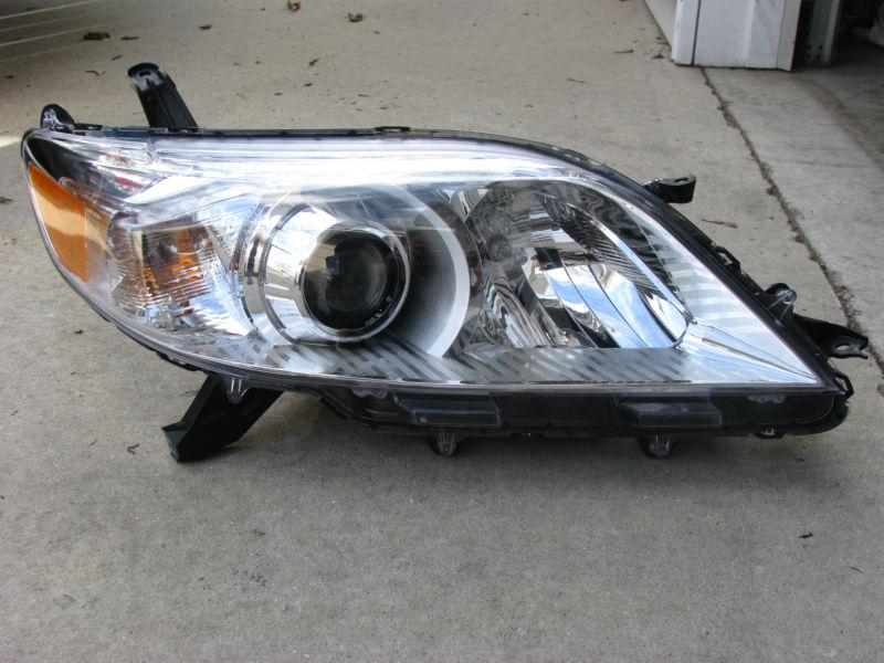 Toyota sienna rh headlight 11 12 13  2011 2012 2013