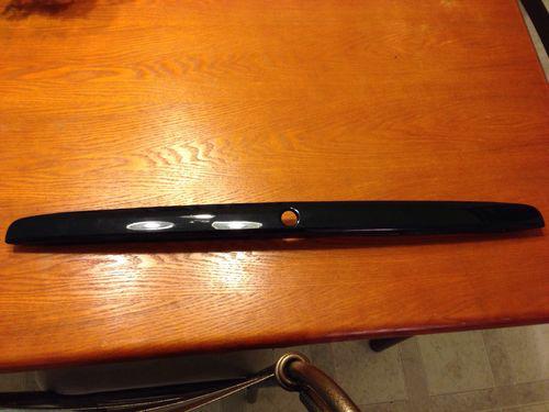 Gs300 gs400 gs430 oem trunk bar/trim garnish black onyx