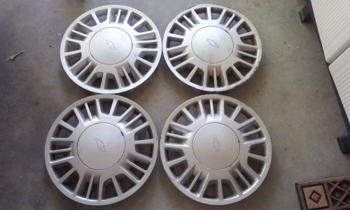 Set of 4 oem 1997-04 chevy malibu 15&#034; bolt-on hubcaps wheel covers