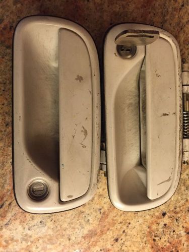 01 02 03 04 05 06 toyota tundra r/l front outside door handles access cab white