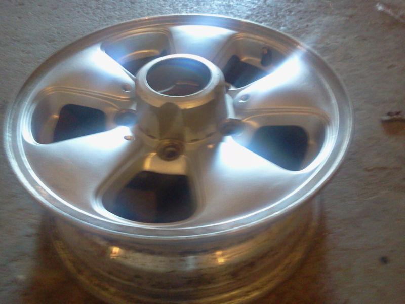 * 15 inch factory alloy rim - kia sportage 