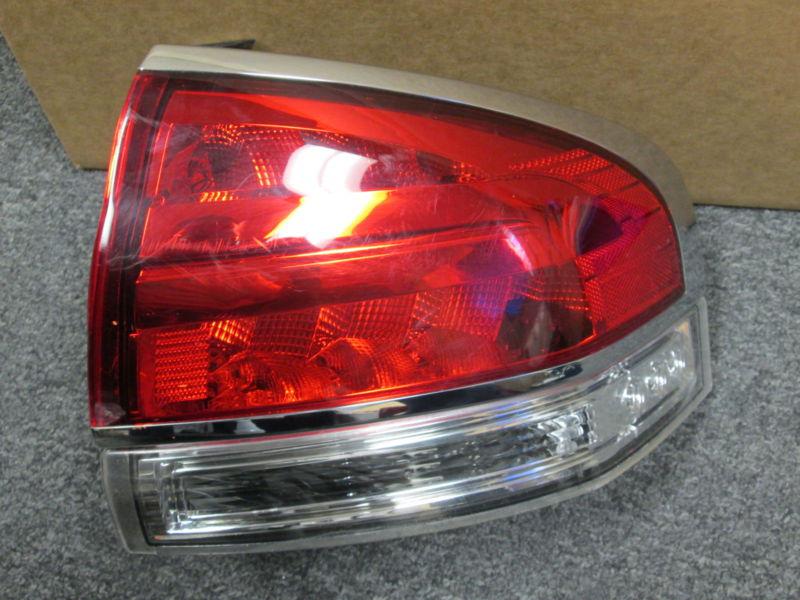 11 12 13 lincoln mkx right passenger side tail light scuff