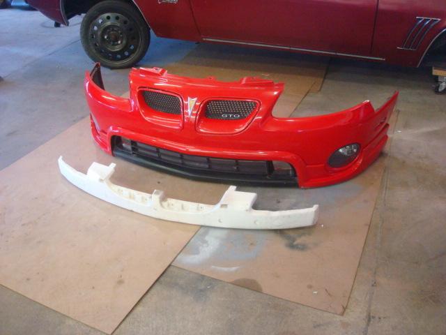 04 05 06 pontiac gto sap front bumper  with grilles oem fog lights 