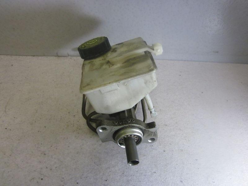 2004 volvo s60 fluid reservoir/ brake master cylinder oem *s-80