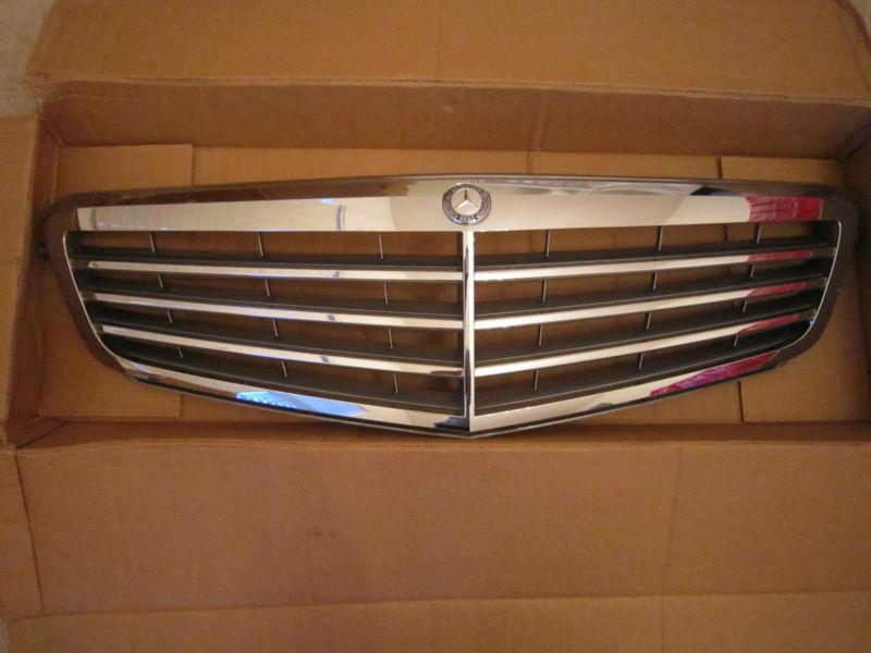 2008-2011 mercedes-benz c-class c300 c350 w204 grill oem allmost new