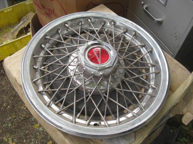Nos pontiac mid-1970s accessory wire wheel cover, 15", in the gm box