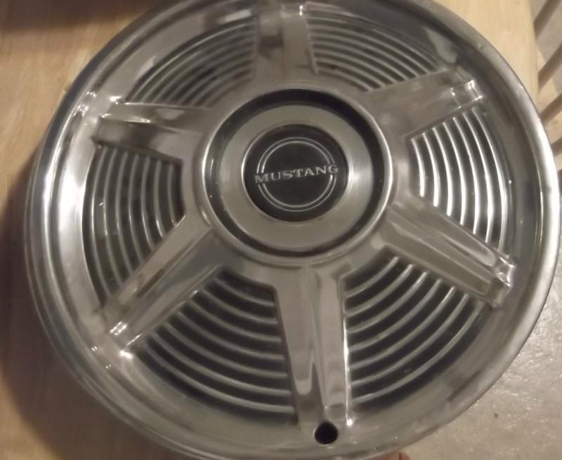 1966 ford mustang 1 single hub cap mustang in middle of hub cap, great shape!