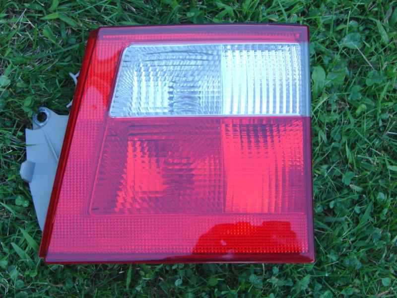 2002 03 04 05 saab 9-5 station wagon tail light rh sw inner lid mtd