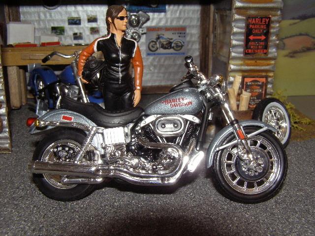 Harley '77 low rider - silver - 1:18 diecast series 24