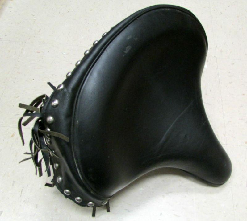 Leather motorcycle seat with tassels