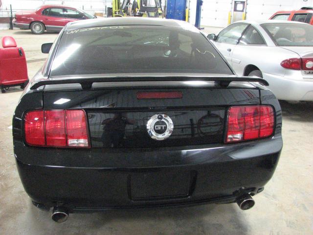 2005 ford mustang tail lamp light left