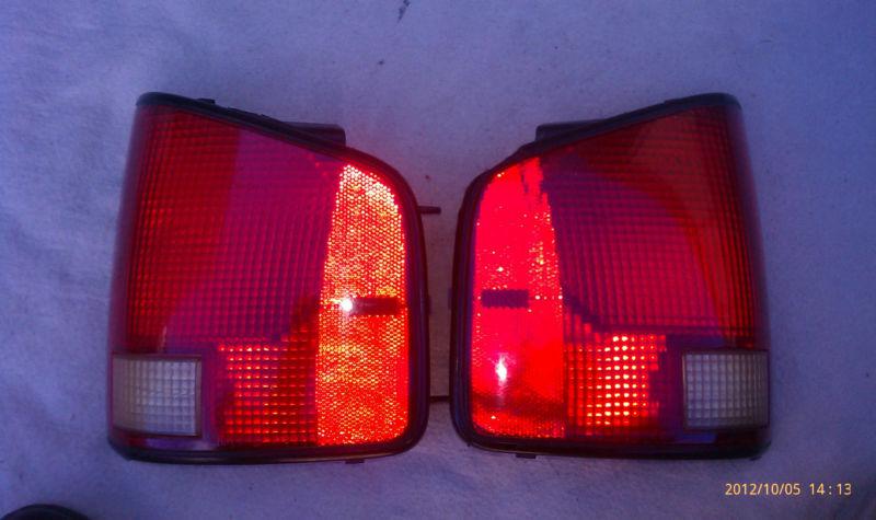 1994 - 2002 chevrolet s-10 gmc sonoma left and right tailight