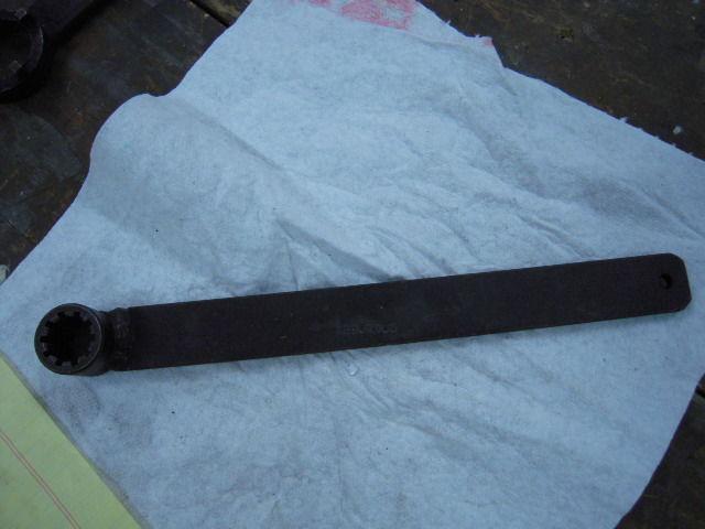 Moto guzzi layshaft and rear drive holding tool