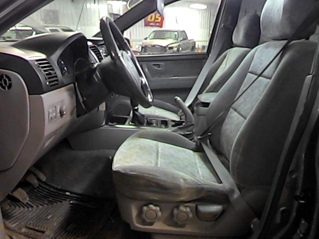 2004 kia sorento front driver seat belt latch only gray