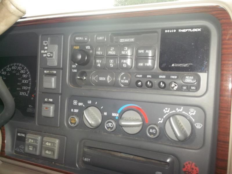 Radio/stereo for 99 00 cadillac escalade ~