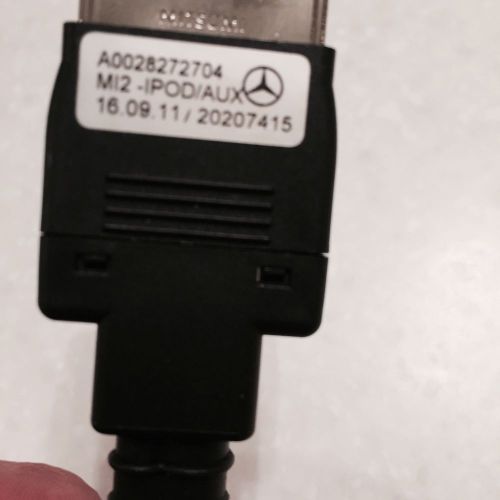 Oem mercedes benz aux interface cable adapter  part # a0028272704