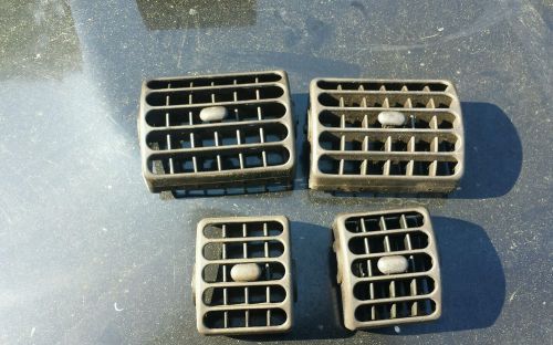 1999-2003  land rover discovery series ii dash vent set all in good shape