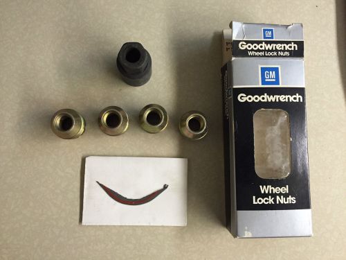 Gm goodwrench wheel lock locking nuts w/ key gm#12342765 new old stock nos