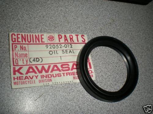 Nos kawasaki kz400 oil seal 92052-012