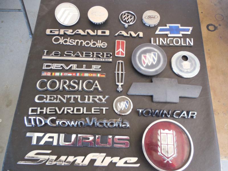 Mixed lot emblems & hood ornaments -  american 25 pieces