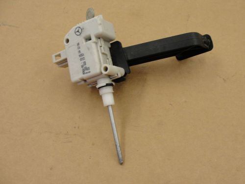 128546. mercedes e class w211 w169 fuel flap gas tank door lid locking actuator