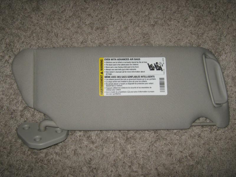 Oem hummer h3 driver side  left side sunvisor sun-visor gray color