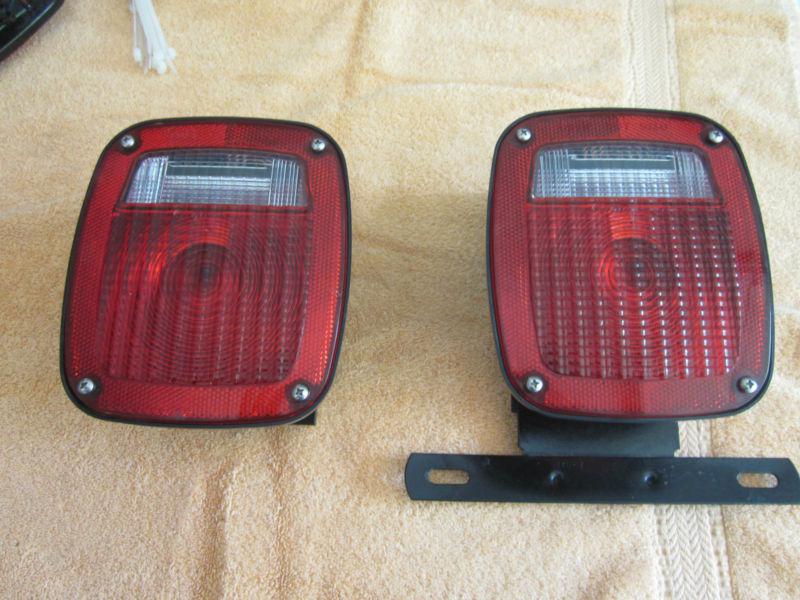 New grote freightliner tail light set with mounts 