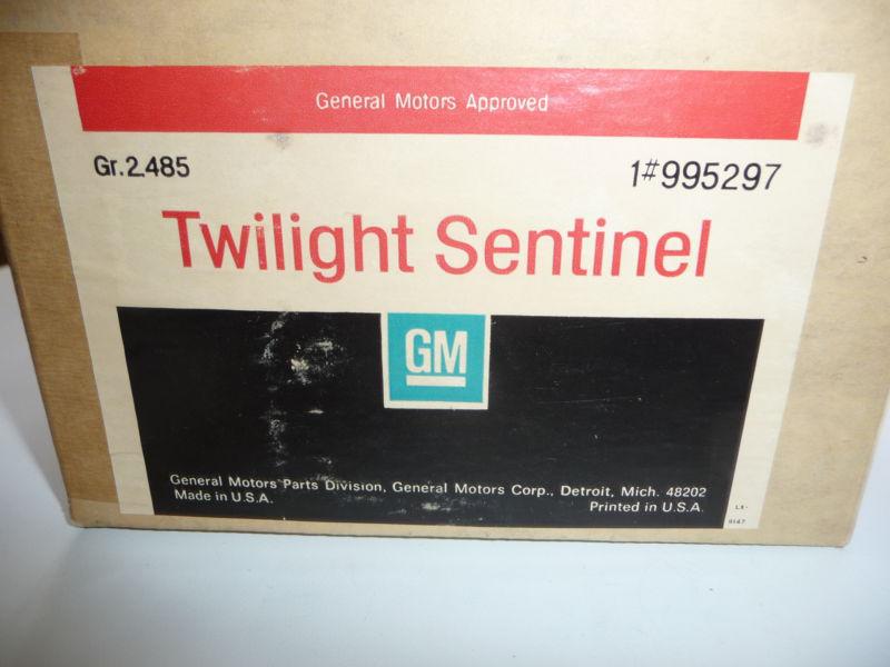 Cadillac gm twilight sentinel kit nos headlight headlamp control 995297