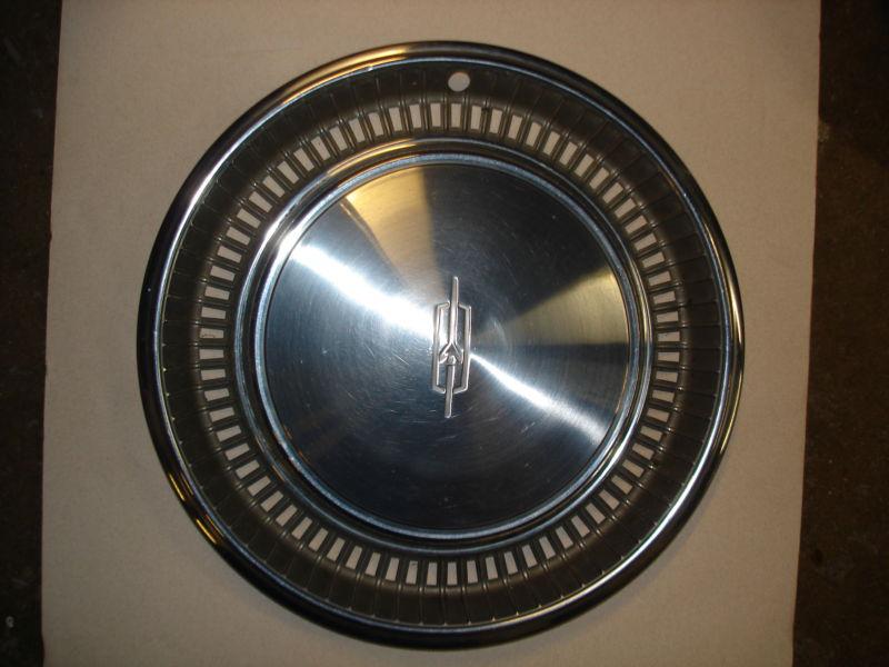 1973 oldsmobile delta 88/98 hubcaps