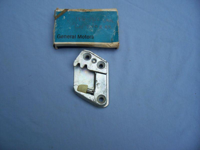 Nos 1961-1962 chevrolet corvair left hand door latch striker plate 6278511