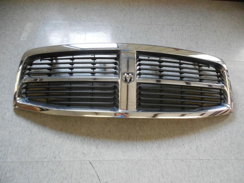 07 08 09 dodge durango chrome grille with emblem nice!