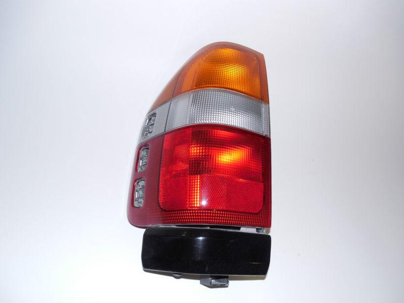 00 01 02 03 04 isuzu rodeo oem left tail light nice!