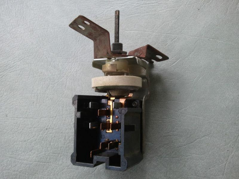 1999 ford f250 headlight switch w/mtg bracket